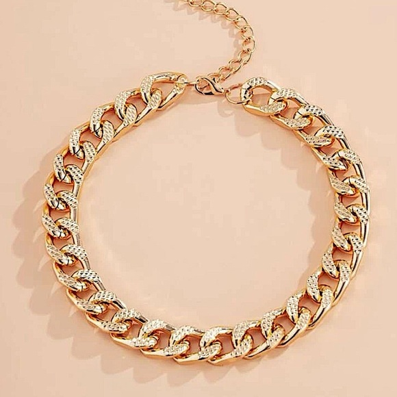 Gold Exaggerated Statement Choker Necklace - Picture 3 of 4